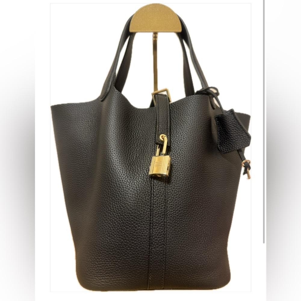 Classic bucket bag picotin Cowhide Leather  Bag with Lock & Organizer – Black
